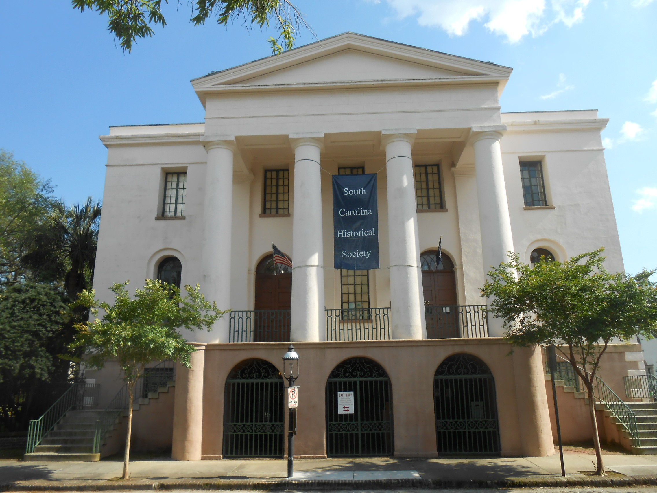 The Charleston South Carolina Historical Society Museum, housed in a historic fireproof building on Meeting Street, showcases more than 350 years of statewide history through rarely seen artifacts, personal collections and interactive exhibits. 